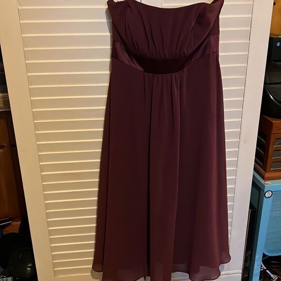 Dressy Collection sleeveless, formal gown size med - Picture 2 of 4